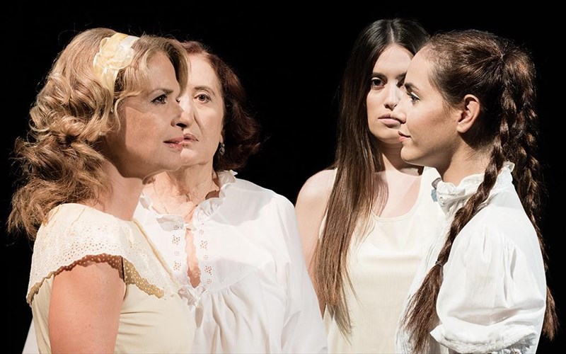 oi-glukofrudi-kai-stathakopoulou-lene-mi-skotoneis-ti-mama-sto-theatro-olvio