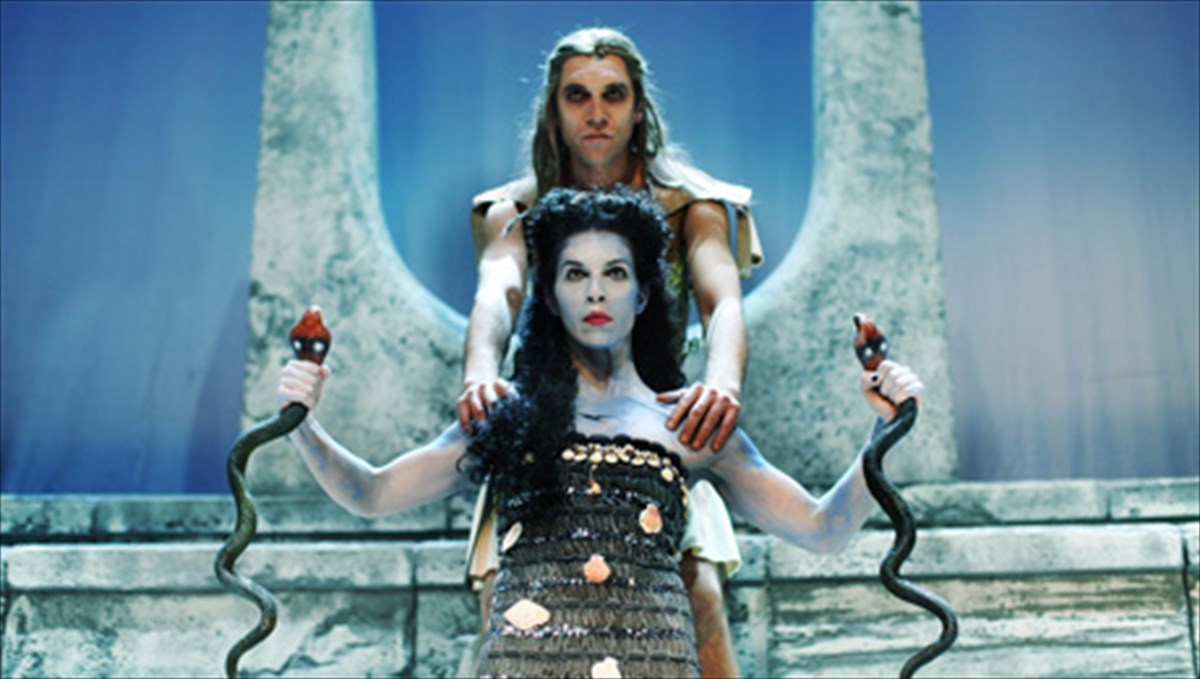 giannis-stankoglou-o-minotauros-einai-o-ti-menei-sto-skotadi-kai-mas-fobizei