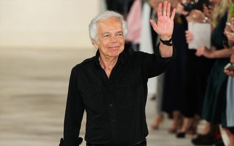 o-apolutos-muthos-tis-modas-sumplironei-50-xronia-stin-pasarela