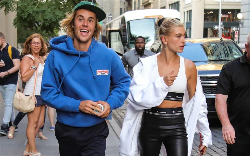 i-hailey-baldwin-diapseudei-tis-fimes-gia-gamo-sta-krufa-me-ton-Justin-bieber