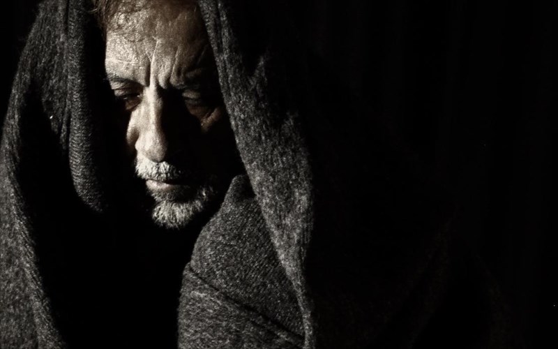 zil-kai-i-nuxta-enas-theatrikos-monologos-mas-pigainei-taksidi-sti-skoteini-pleura-nuxta-enas-theatrikos-monologos-mas-pigainei-taksidi-sti-skoteini-pleura