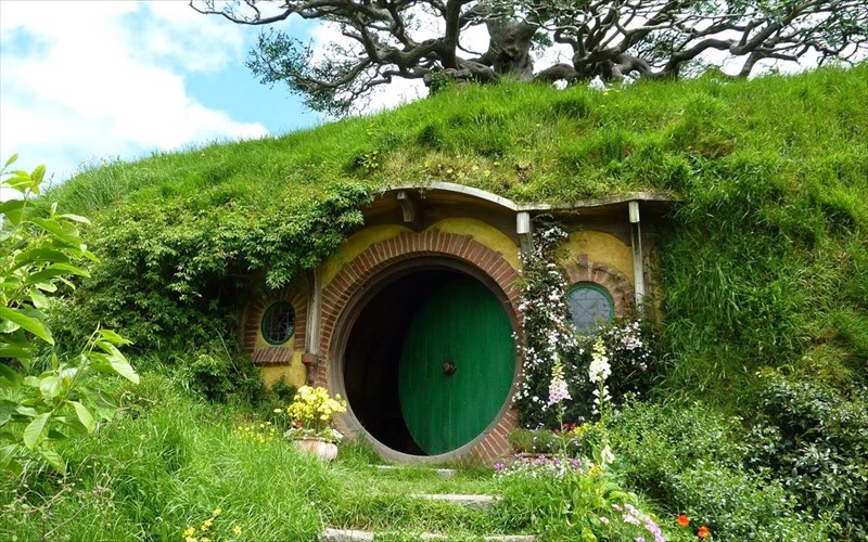 latris-tou-arxonta-ton-daxtulidion-kataskeuase-to-pragmatiko-spiti-ton-xompit