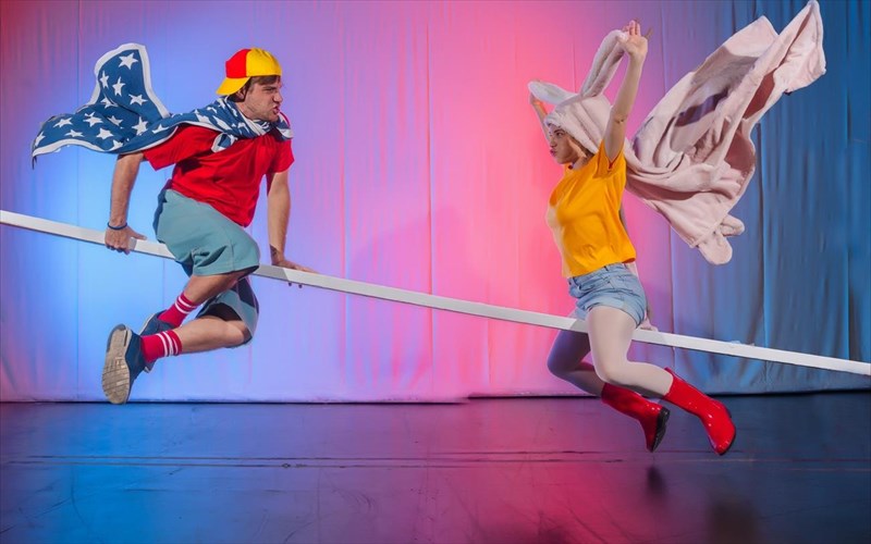 sto-mikro-ethniko-paizoun-trampala