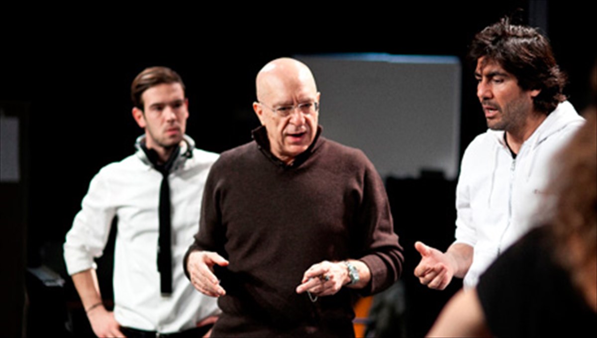 o-panos-kokkinopoulos-sto-mualo-enos-serial-killer