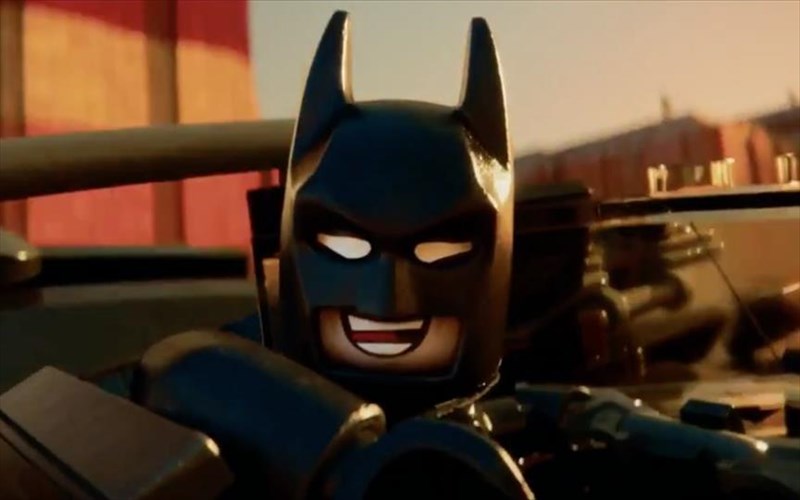 o-batman-bgazei-ti-stoli-tou-kai-to-theama-ginetai-akatallilo