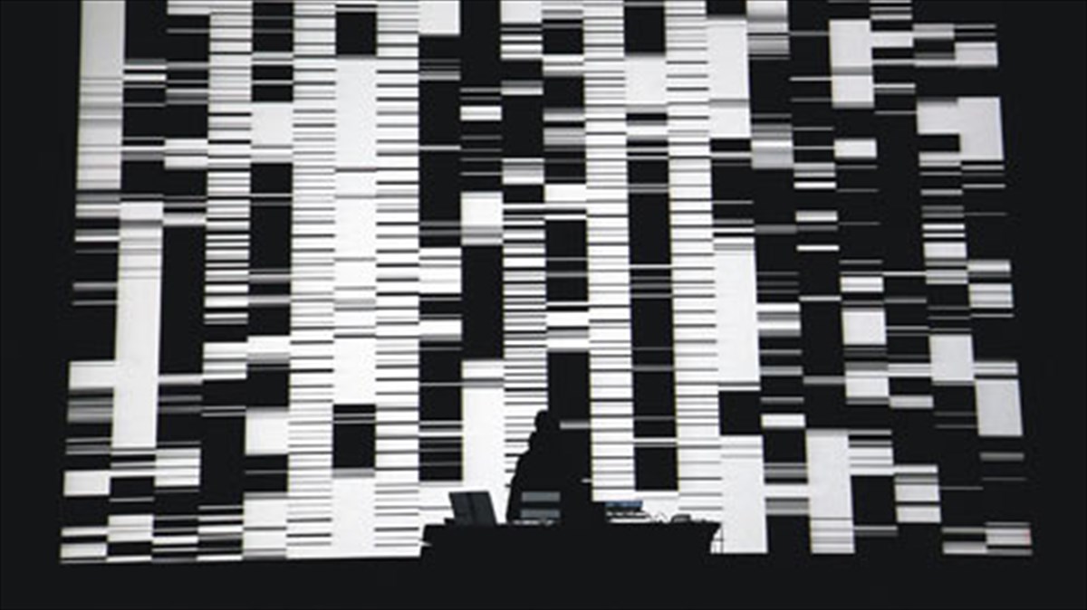 h-ilektroniki-mousiki-sunanta-tin-psifiaki-texni-sto-megaro