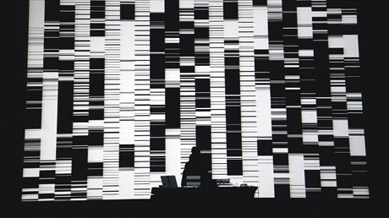 h-ilektroniki-mousiki-sunanta-tin-psifiaki-texni-sto-megaro