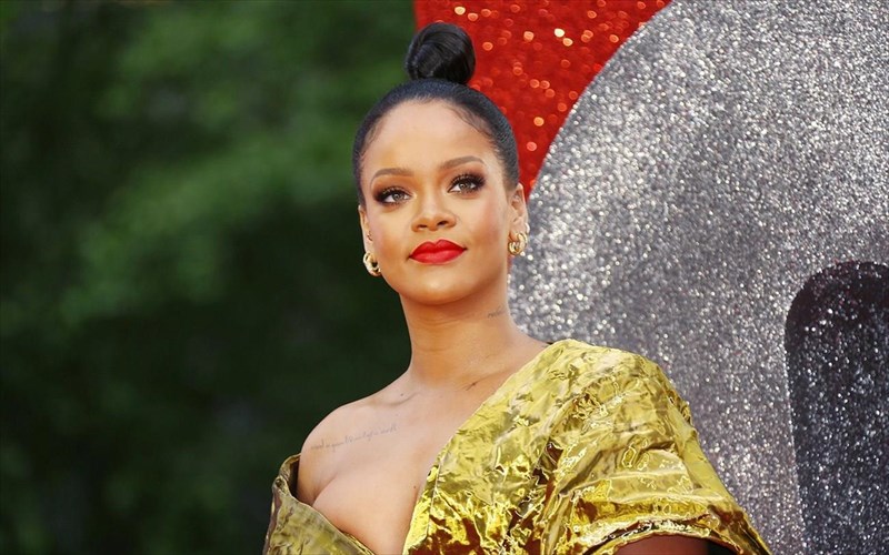 to-mparmpantos-exrise-ti-rihanna-ektakti-kai-plireksousia-presbeira-tis-xoras