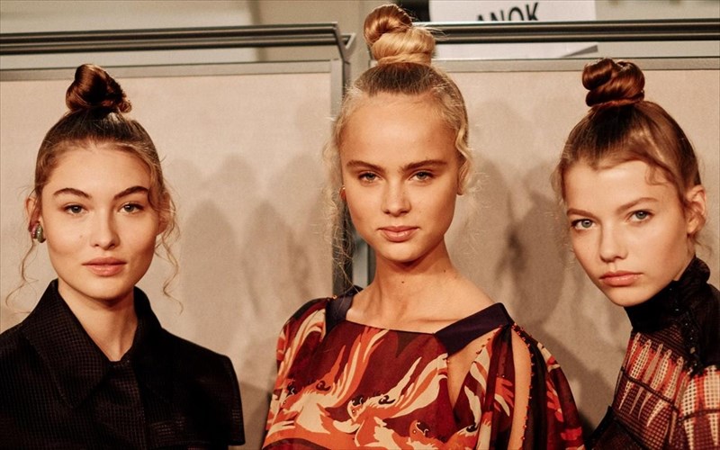 ta-xronia-tis-athootitas-epistrefoun-sta-mallia-mas