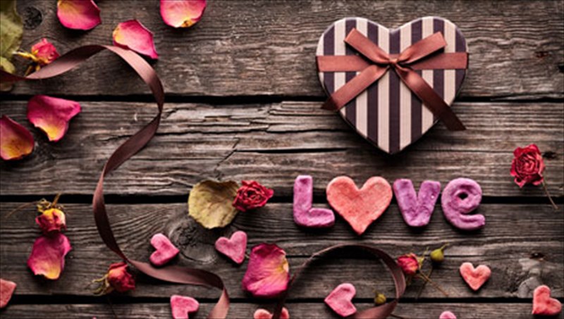 art-kolonaki-ekei-pou-erotas-giortazei-mia-ebdomada