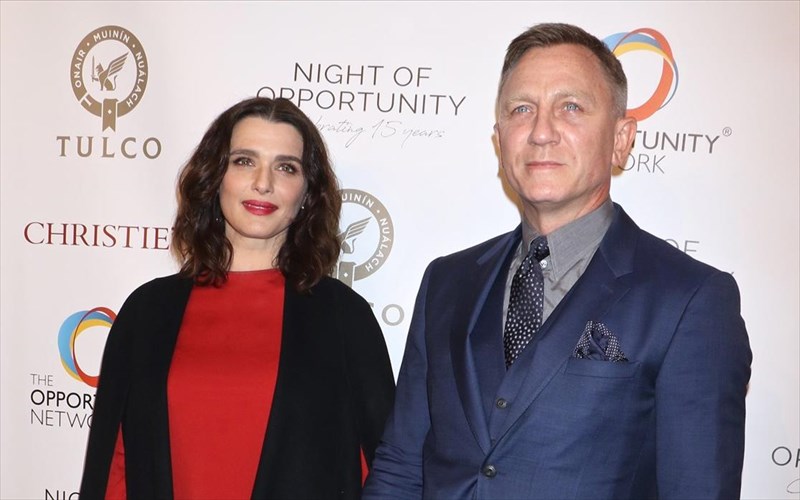rachel-weisz-kai-daniel-craig-apektisan-to-proto-tous-paidi