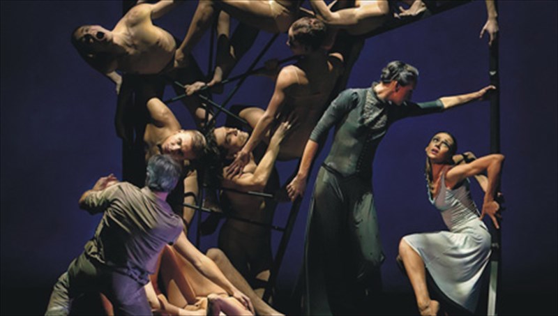 kritikes-xorou-kai-theatrou-ronten-kai-o-dimios-tou-erota