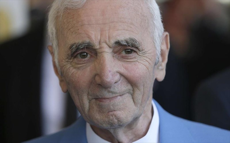 pethane-o-thrulikos-tragoudistis-charles-aznavour-thrulikos-tragoudistis-charles-aznavour