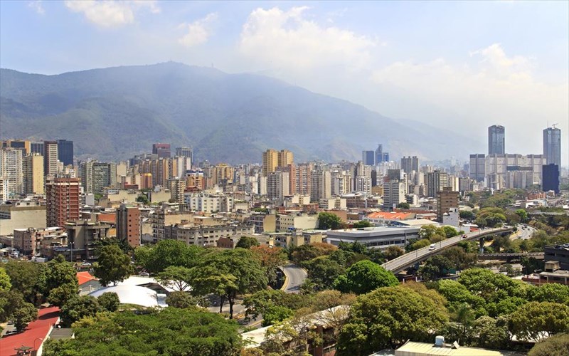 autes-einai-oi-pio-akribes-poleis-gia-na-zisei-kapoios-to-2018