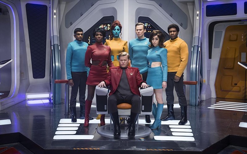 to-black-mirror-epistrefei-ton-dekembrio