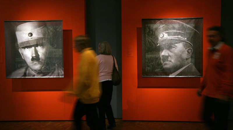 o-xitler-kai-oi-germanoi-mia-ekthesi-pou-spaei-ta-tampou