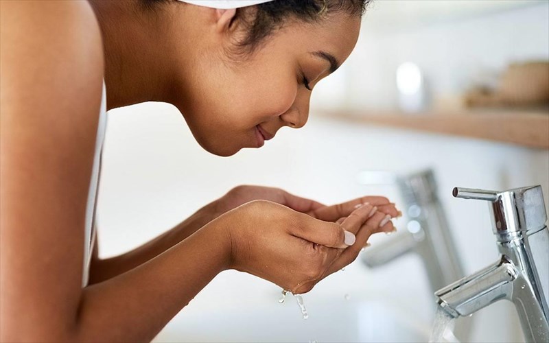 mipos-einai-kalutera-na-stegnonoume-to-prosopo-mas-xoris-petseta