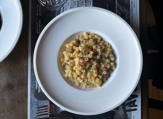 i-taverna-tou-bios-metatrepetai-se-tratoria-gia-ena-sabbatokuriako