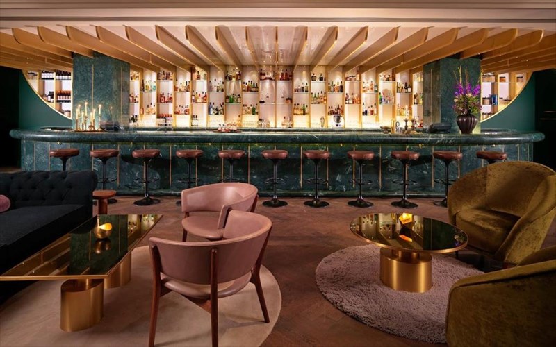 posa-ellinika-mpar-briskontai-anamesa-sta-kalutera-tou-kosmou