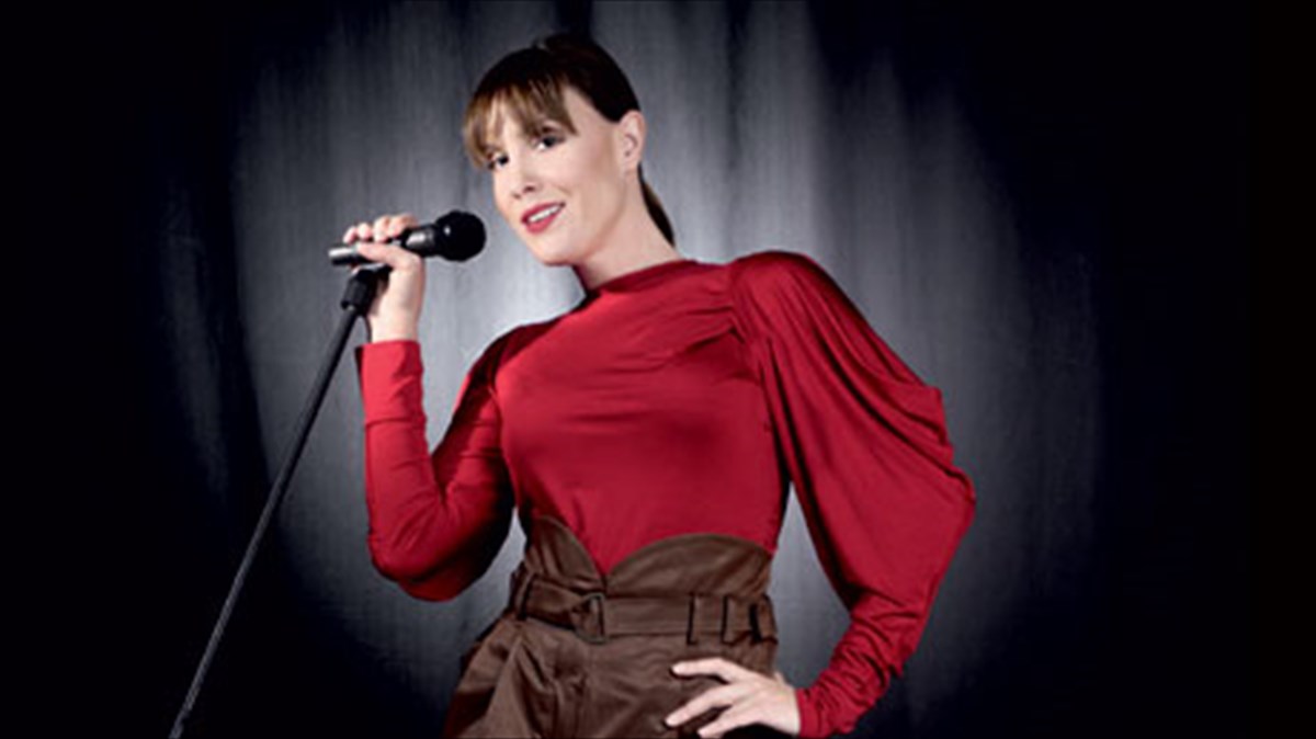 ena-periplanomeno-kampare-me-swing-diathesi-sto-half-note