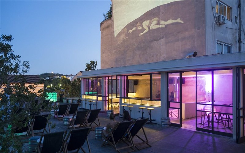 to-neo-mpar-tou-bios-brisketai-stin-taratsa-kai-einai-xeimerino