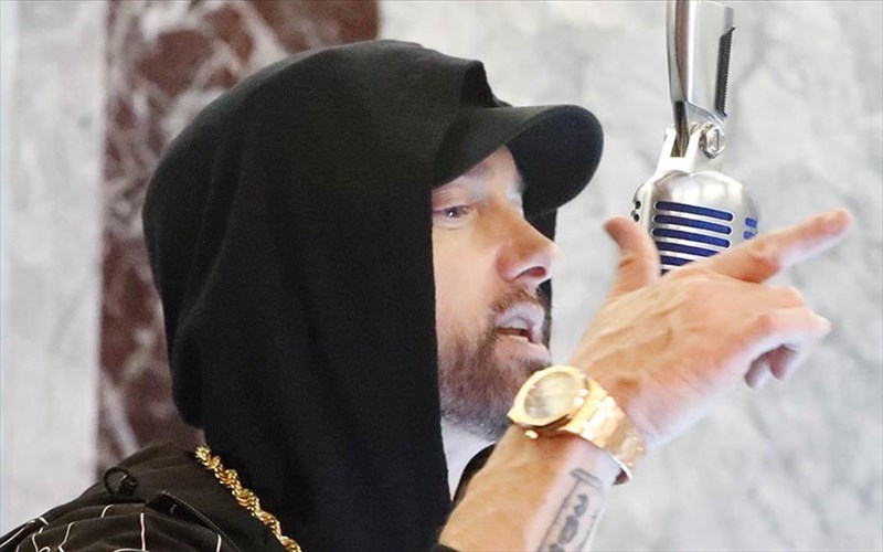 to-venom-apanta-sti-lady-gaga-me-ton-eminem