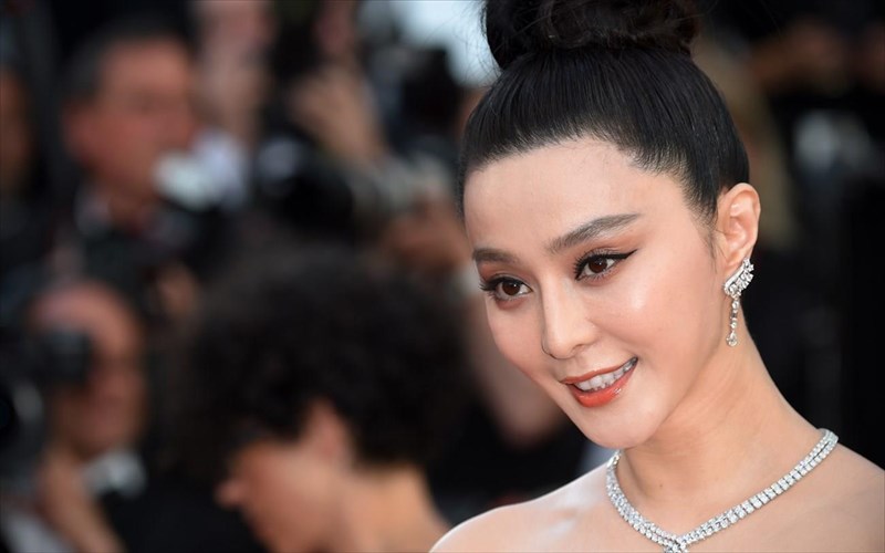 aposurthike-tainia-tou-bruce-willis-logo-eksafanisis-tis-sumprotagonistrias-tou