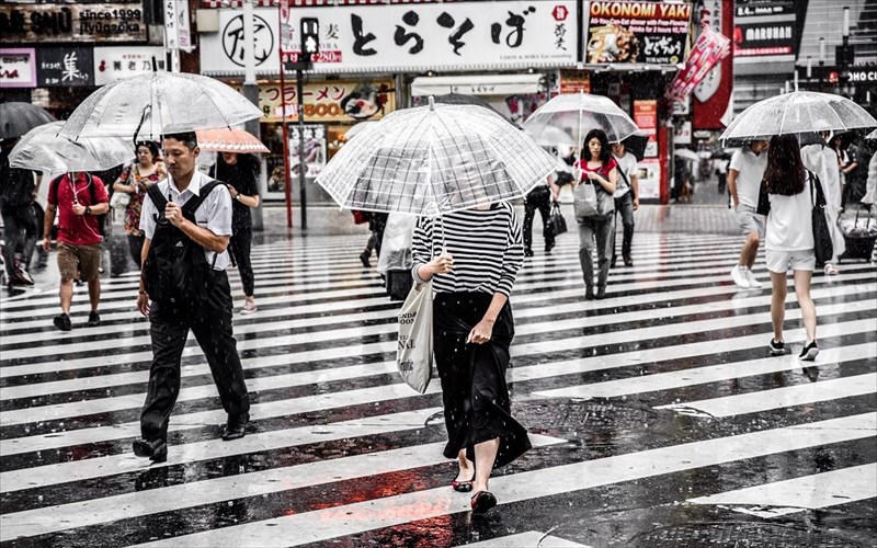 to-tokuo-mesa-apo-ta-matia-enos-fotografou