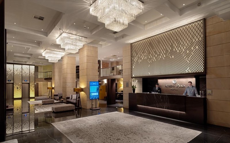 to-nJv-athens-plaza-anabathmizei-tis-ekdiloseis-tou