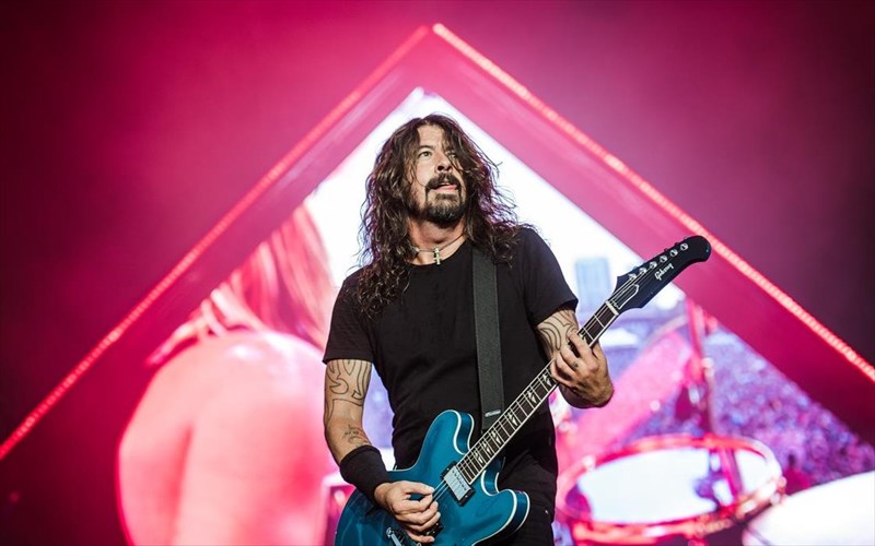 gia-alli-mia-fora-o-dave-grohl-apedeikse-giati-theoreitai-ena-apo-ta-kala-paidia-tis-rock-dave-grohl-apedeikse-giati-theoreitai-ena-apo-ta-kala-paidia-tis-rock