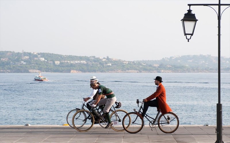 to-tweed-run-ksanaxtupise-gia-5i-fora-stis-spetses