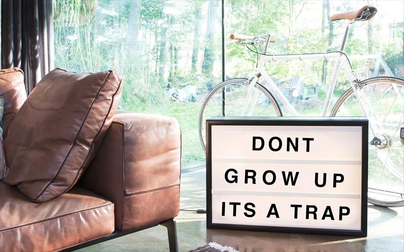 otan-to-ntizain-flertarei-me-to-fos