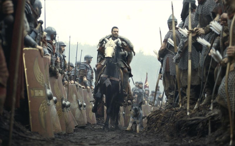 o-epistithios-filos-tou-russell-crowe-einai-alogo