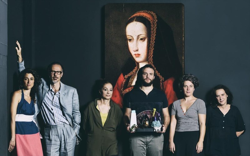 kritiki-me-euaisthisia-kai-sarkasmo