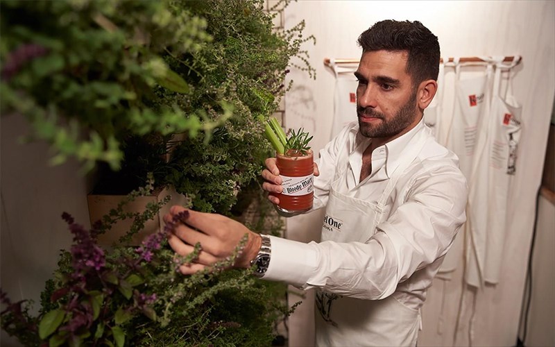 biosima-kokteil-i-nea-tasi-pou-anaduthike-apo-to-world-class-bartender-of-the-year-nea-tasi-pou-anaduthike-apo-to-world-class-bartender-of-the-year