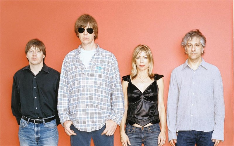 oi-sonic-youth-bgazoun-sto-sfuri-ton-eksoplismo-tous