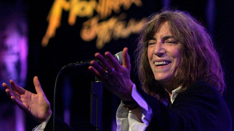 brabeio-gia-to-biblio-tis-patty-smith