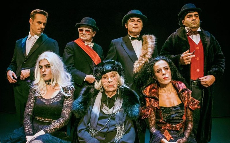 to-tango-xoreuetai-pano-sta-ereipia-tou-politismenou-kosmou-kai-sto-olvio