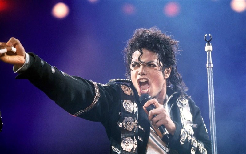 o-michael-Jackson-paramenei-o-pio-akribopliromenos-star-kai-meta-thanaton-pio-akribopliromenos-star-kai-meta-thanaton