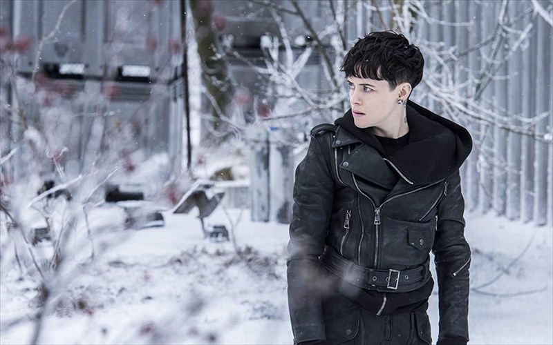 apokleistiko-trailer-to-koritsi-ston-isto-tis-araxnis-erxetai-stous-kinimatografous