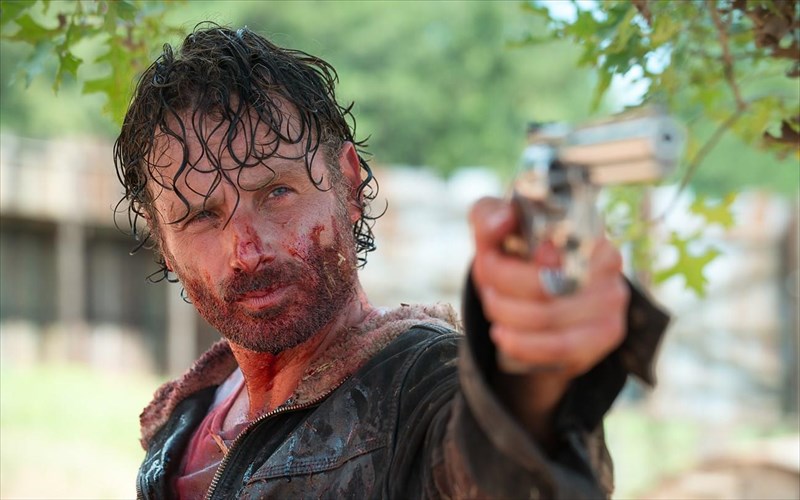 the-walking-dead-i-istoria-tou-rick-grimes-tha-sunexistei-se-treis-tainies