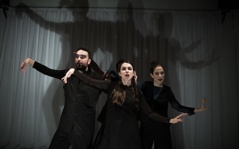 xoiforoi-i-eirini-fanarioti-kleinei-ton-aisxulo-sto-doma-tou-neou-kosmou