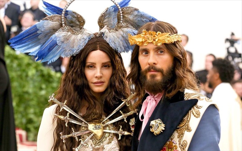 lana-del-rey-kai-Jared-leto-einai-ta-nea-prosopa-tis-gucci