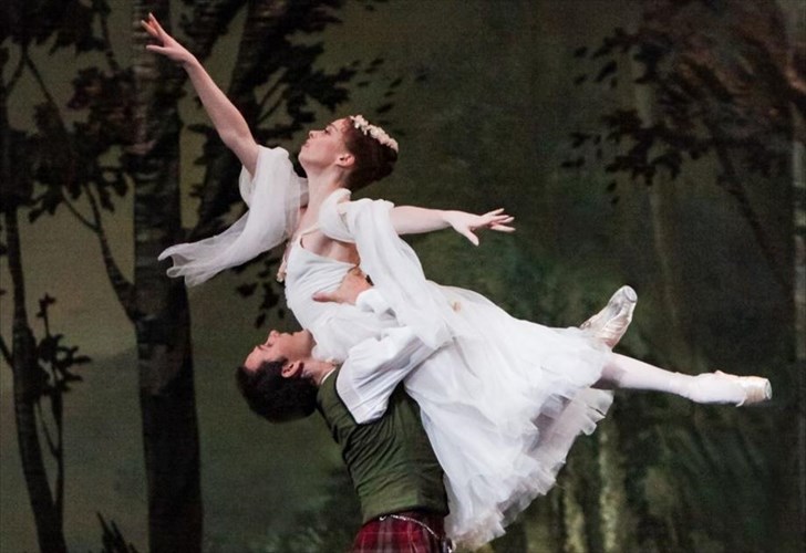 i-sulfida-zontana-sto-megaro-apo-to-theatro-mpolsoi