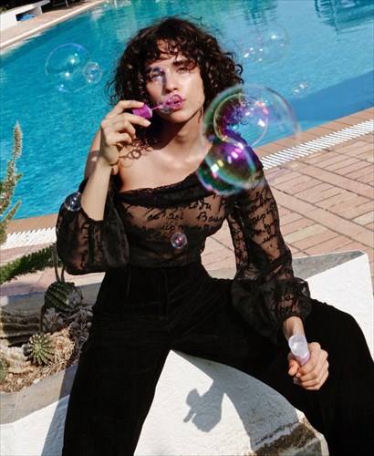 diafaneia-beloudina-grammata-kai-aspromauri-moda-made-in-greece