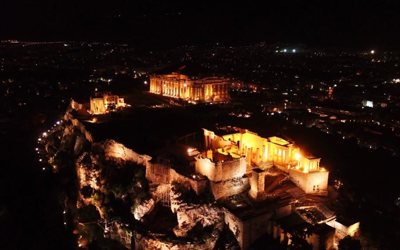 fetos-ta-xristougenna-ta-zoume-sto-mouseio-akropolis