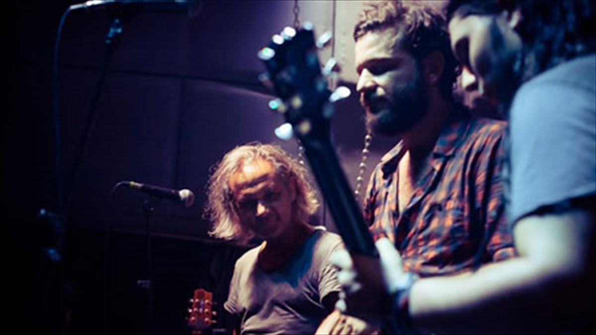 o-xristos-thibaios-me-parea-sto-kookoo