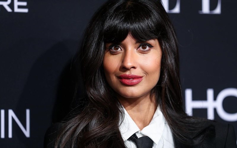 to-ksespasma-tis-Jameela-Jamil-gia-tis-diaites-ton-diasimon