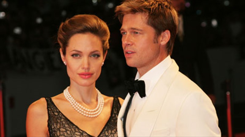 o-brad-pitt-kai-i-angelina-Jolie-se-rolo-oinoparagogou-angelina-Jolie-se-rolo-oinoparagogou