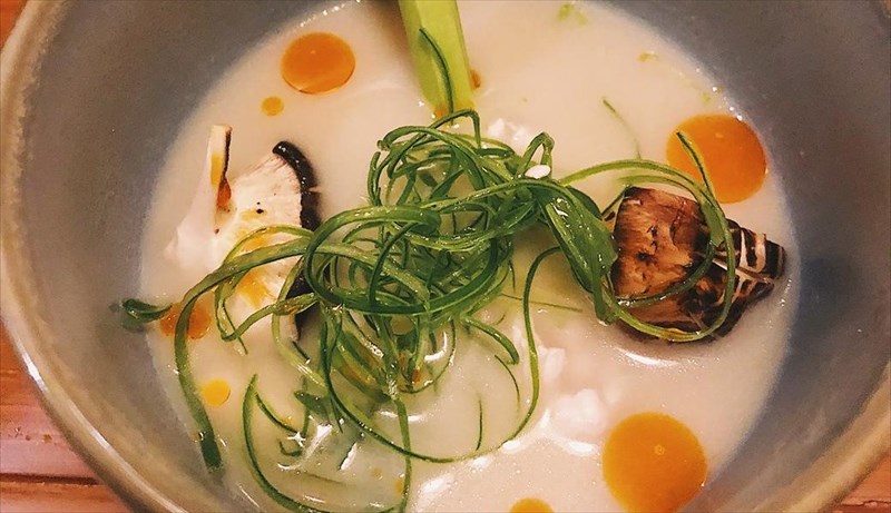 patpong-thai-restaurant-tailandeziko-pou-axnizei-stin-kardia-tou-kolonakiou